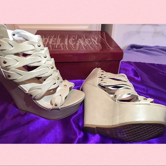 Wedged sandals - Picture 2 of 2